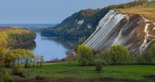Деревня наша словно на бугре